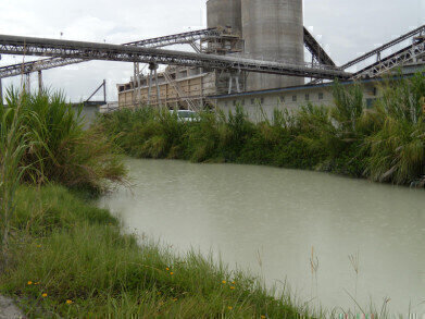 KZN Pump Discharges Heavy Sand and Gravel Slurry, Keeps Roads Open at Cement Plant