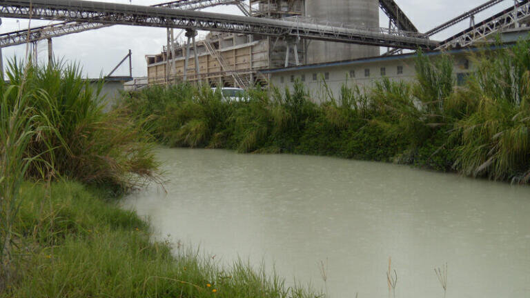 KZN Pump Discharges Heavy Sand and Gravel Slurry, Keeps Roads Open at Cement Plant