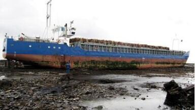Grounded Vessel Refloated from England’s Protected Farne Islands