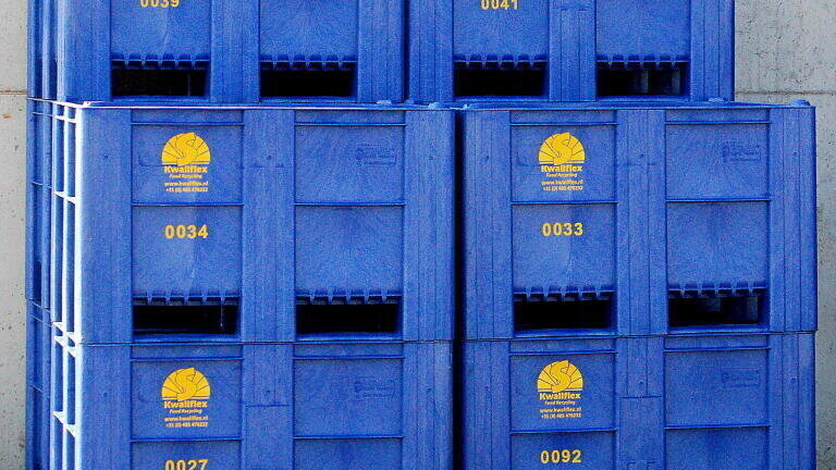 Waste Food and Beverages give Green Power from a Blue Box