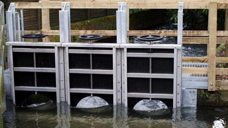 The main framework of the new sluice is built from galvanised steel, while the penstocks are made from High Density Polyethylene (HDPE)