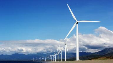 Hilary Clinton Promises to Power USA via Renewable Energy within 10 Years if Elected