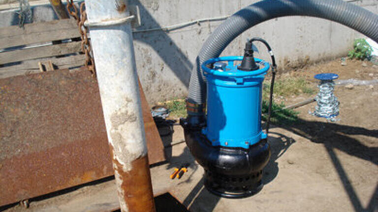 Tsurumi pumps out waste water sediment at Hungarian milk farm