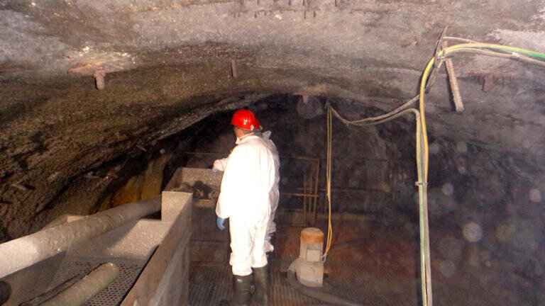 Pipelines gradually pump groundwater from the head of the mine up to the surface (Photo: Tsurumi)