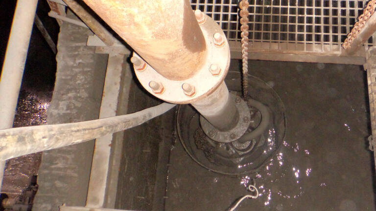 Pump sump with a riser: more than 100 pumps from Tsurumi are used to pump water in the mine (Photo: Tsurumi)