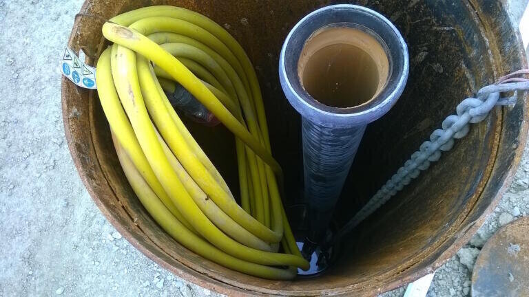 One of 72 well shafts in the set-up phase: the standpipe is clearly visible; an extension and the above-ground well casing will be installed later.