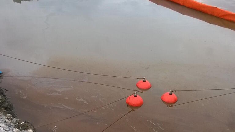 Multiple FSP submersible scum skimmers from Tsurumi extract the surface water reliably.