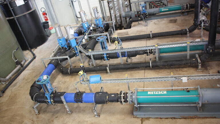 The large range of source materials and the associated variation in the composition of the substrate make conveying difficult. So NEMO® progressing cavity pumps are used to ensure consistency.