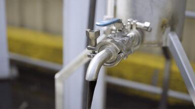 New UK company unveils plans to revolutionise end-of-life plastic recycling unique technology chemically recycles plastic waste into oil and valuable chemicals 