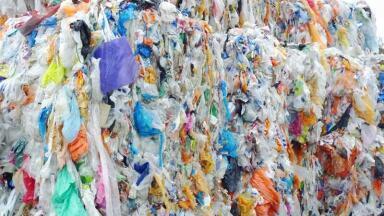 Neste aiming to use waste plastic as a raw material for fuels and plastics