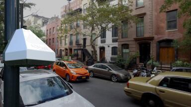 Can smart cities share local air quality information with the public?