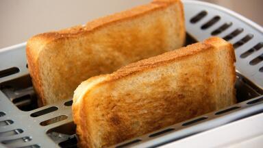 Does Burnt Toast Pollute the Air?