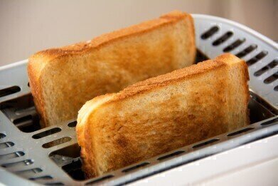 Does Burnt Toast Pollute the Air?