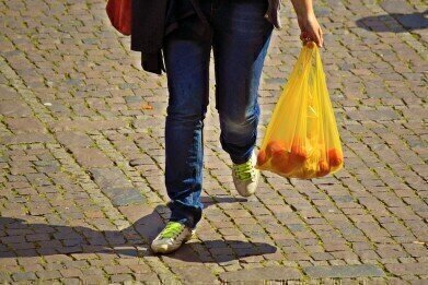 Should Shops Remove Plastic Bags Completely?