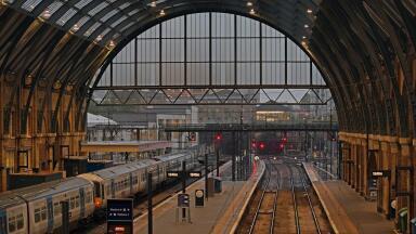 Are Train Stations a Pollution Hotspot?