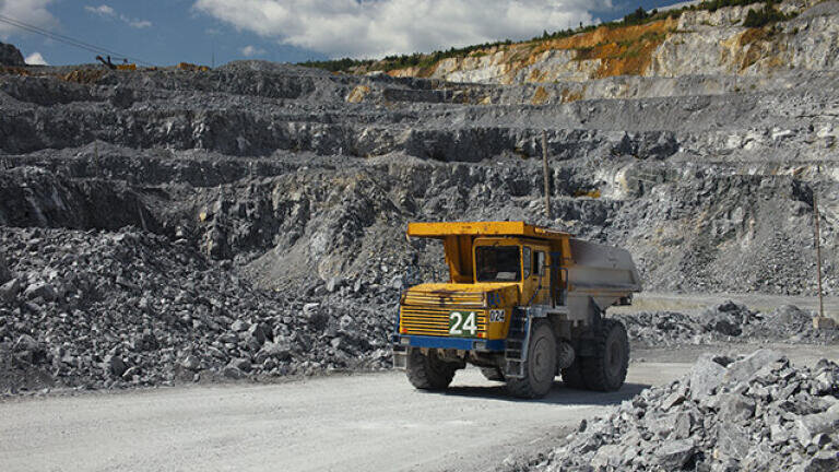 Decarbonisation of cement-making