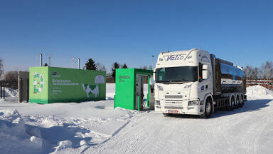 Milk truck fills up with dairy farm’s own cow manure biogas