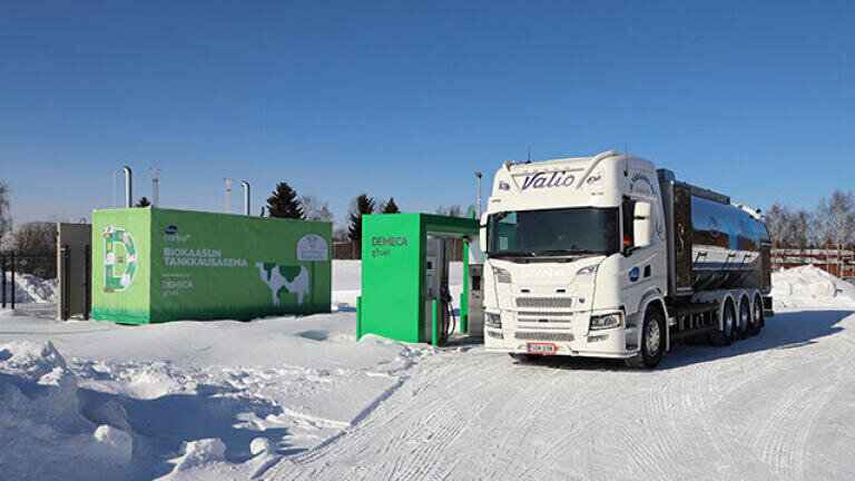 Milk truck fills up with dairy farm’s own cow manure biogas