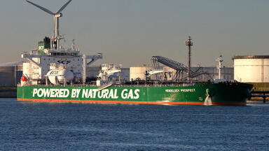 Waste heat to generate deep cold for LNG