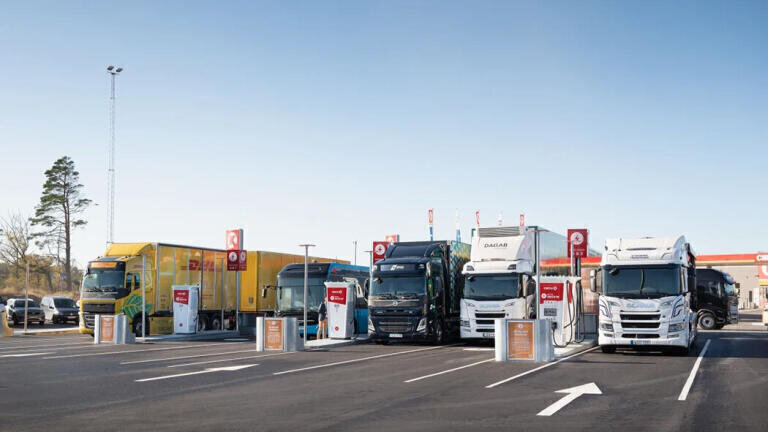 The first public charging and hydrogen filling station in the Nordic region for heavy goods traffic opened