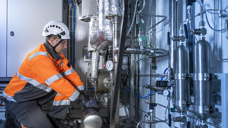 Using CO2 emissions from industry to make climate-friendly plastics