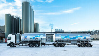 Dairy farm manure and agricultural by-products to produce renewable, liquefied biogas for use as transport fuel