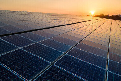90,000 panel solar farm investment to cut CO2 emissions