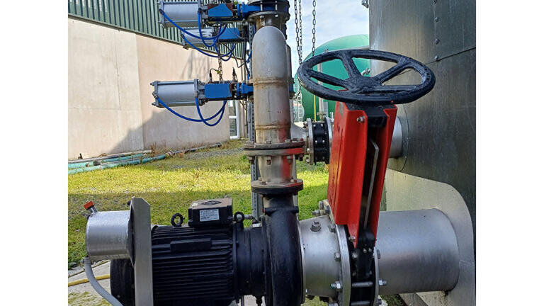 With the Landia biogas digester mixing system, maintenance is easy, wiht all moving parts outside the tank.
