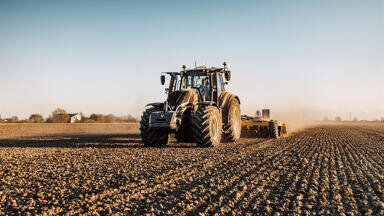 Valtra cuts over 15,000 tons of greenhouse gas emissions at Suolahti factory with 5 million liters of Neste MY Renewable Diesel