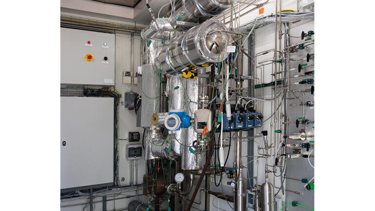 VTT's pilot equipment for converting carbon dioxide into synthesis gas.
Synthesis gas produces ethylene and propane gases for polymer production.