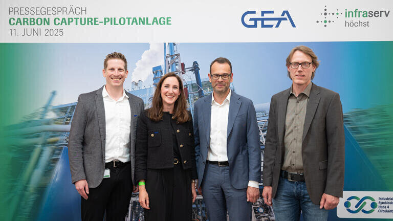 The carbon capture pilot plant was officially handed over during a press conference on June 11, 2025. The photo shows Julia Keller, Head of Commercial Carbon Capture Solutions, GEA, Michael Schneider, R&D Engineer Carbon Capture Solutions at GEA, Dr. Joachim Kreysing, Managing Director of Infraserv Höchst, and Dr. Sirko Ogriseck, Project Manager at Infraserv Höchst (from left to right). ©Infraserv GmbH & Co. Höchst KG, 2025